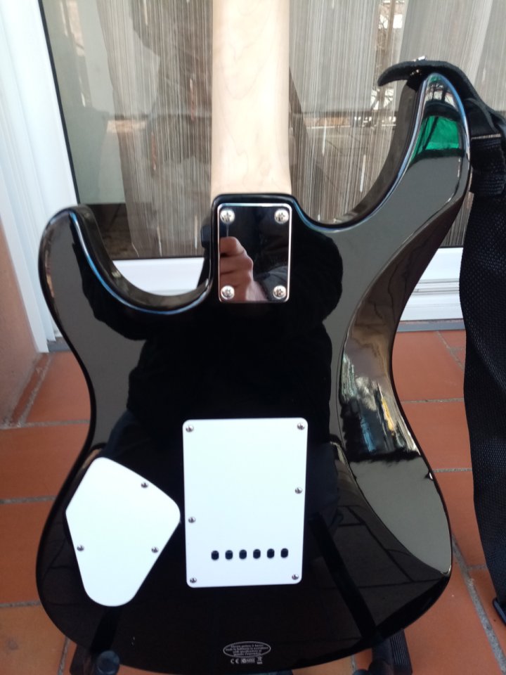Yamaha Pacifica 112v con funda y correa
