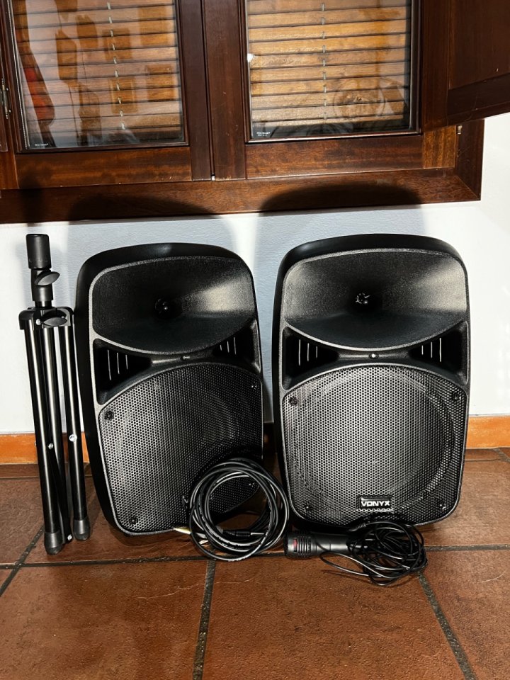 Pack de altavoces Vonyx de segunda mano · Foto 3 de 9 · Huelva · 200 €
