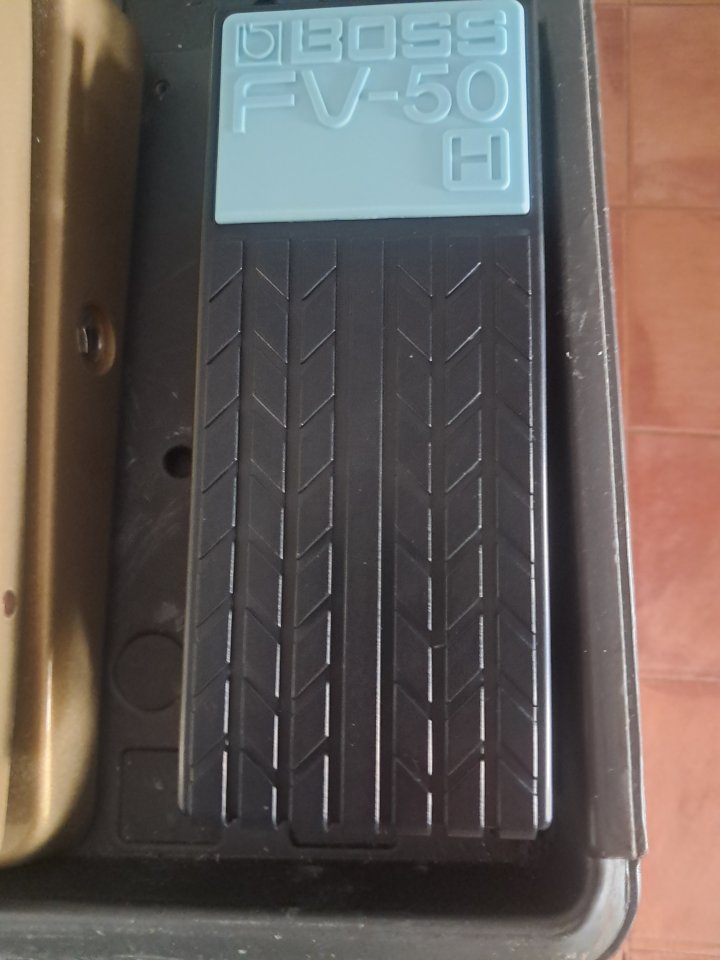 Pedal de volumen Boss FV 50 H de segunda mano · Foto 1 de 2 · Cádiz · 65 €