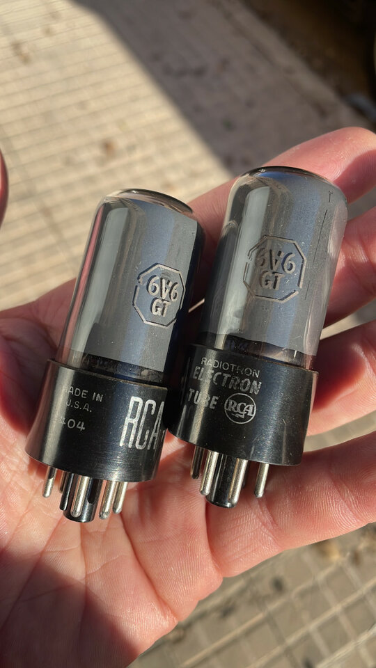 Pareja de válvulas RCA 6V6 de los '60s