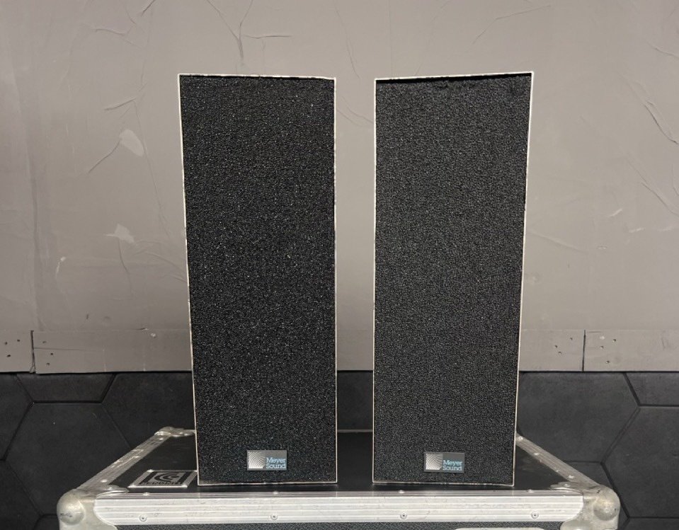 2 Meyer Sound UPM-1P de segunda mano · Foto 1 de 2 · Murcia · 1800 €