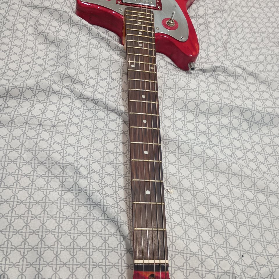 Guitarra eléctrica de segunda mano · Foto 4 de 6 · Málaga · 120 €
