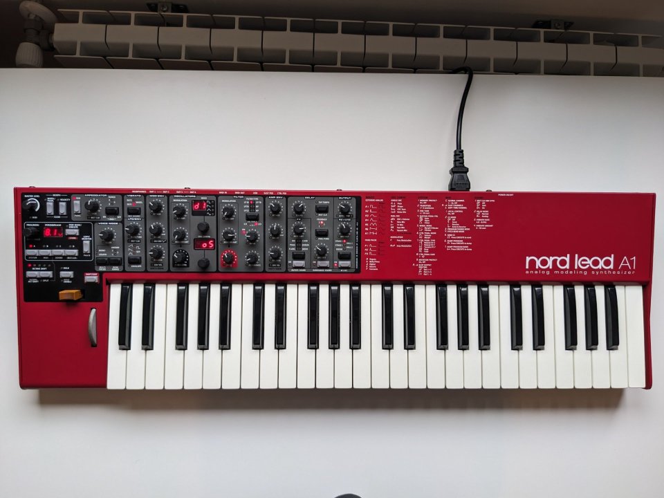 Sintetizador Nord Lead A1 de segunda mano · Foto 1 de 5 · Castellón · 700 €
