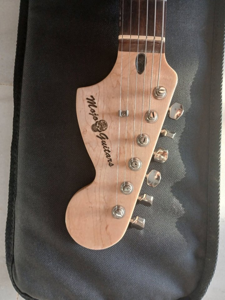 Partcaster Mojo Guitars con set completo Fender Tex mex y clavijeros Schaller 70 de segunda mano · Foto 3 de 8 · Sevilla · 450 €