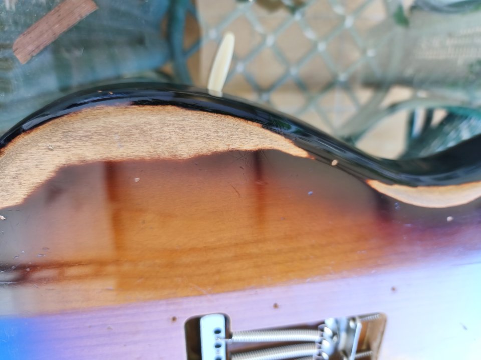 CUERPO FENDER ROAD WORN. Golpeador, puente y electrónica completa.