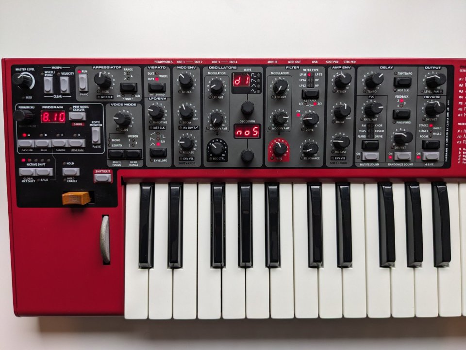 Sintetizador Nord Lead A1 de segunda mano · Foto 3 de 5 · Castellón · 700 €