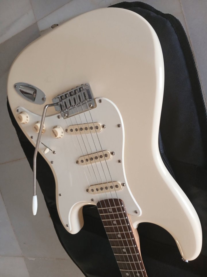 Partcaster Mojo Guitars con set completo Fender Tex mex y clavijeros Schaller 70 de segunda mano · Foto 5 de 8 · Sevilla · 450 €