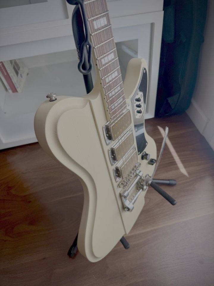 Vendo (o podría cambiar) Schecter Ultra III Ivory Pearl / MINT de segunda mano · Foto 8 de 9 · Valencia · 985 €