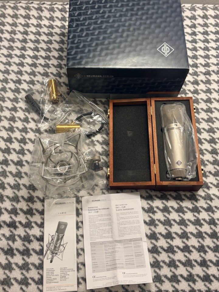Neumann U87 Ai Original Nuevo a Estrenar + Suspensión EA87 + Caja Completa de segunda mano · Foto 2 de 6 · Barcelona · 2500 €