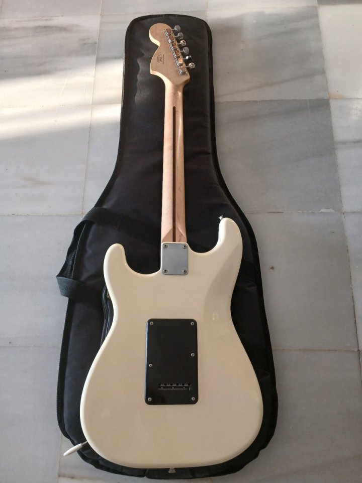 Partcaster Mojo Guitars con set completo Fender Tex mex y clavijeros Schaller 70 de segunda mano · Foto 7 de 8 · Sevilla · 450 €