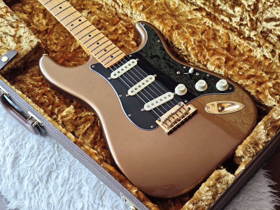 Fender Bruno Mars Signature Stratocaster 2023 - Mars Mocha