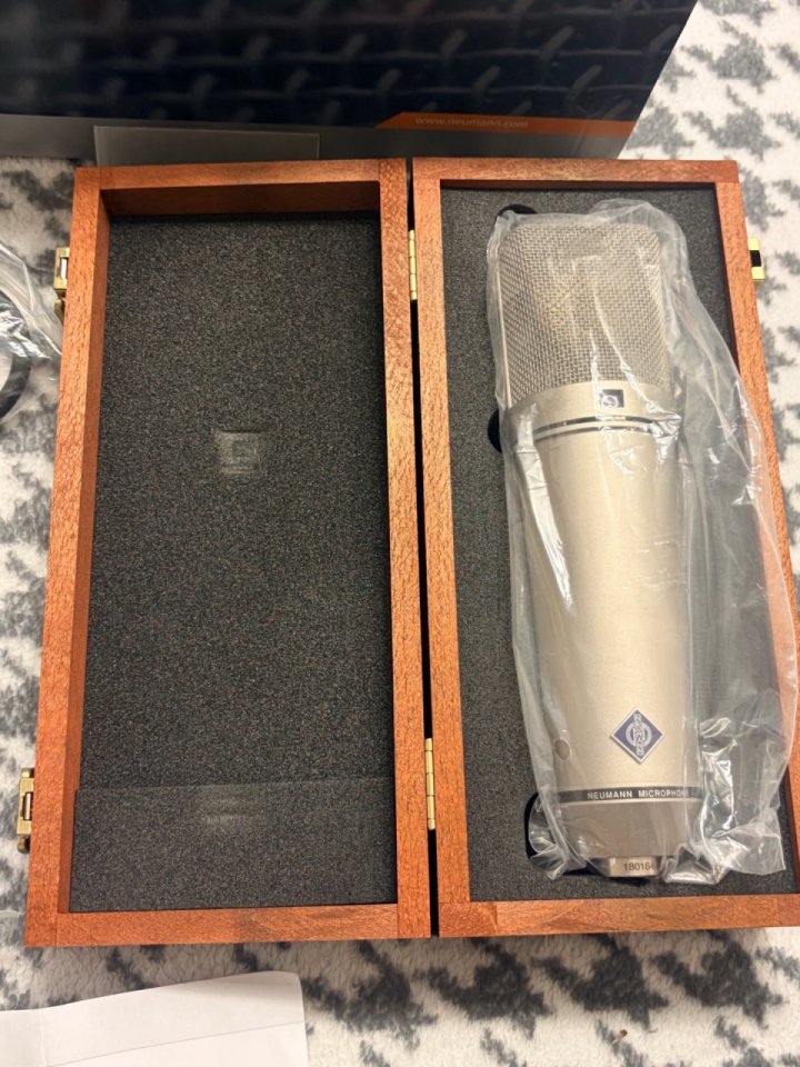 Neumann U87 Ai Original Nuevo a Estrenar + Suspensión EA87 + Caja Completa de segunda mano · Foto 3 de 6 · Barcelona · 2500 €