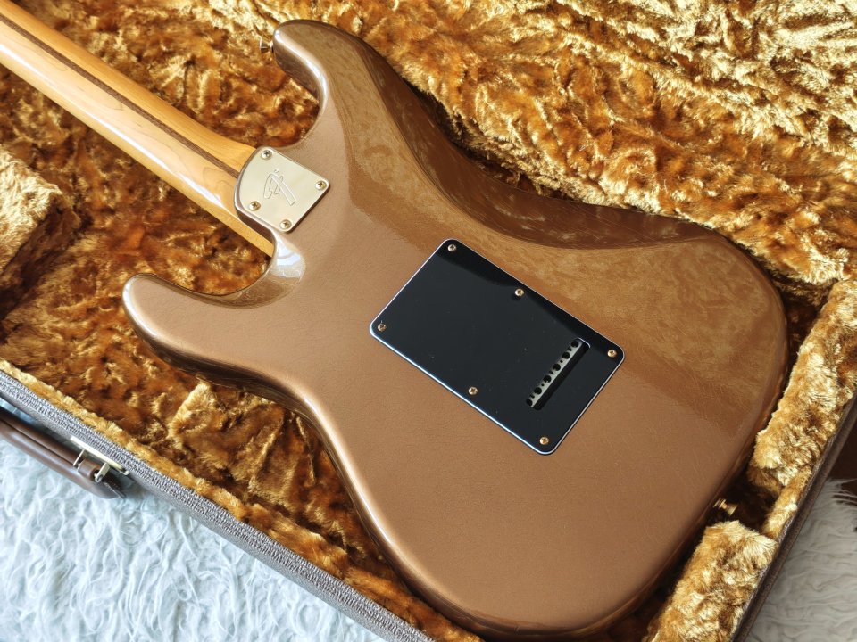 Fender Bruno Mars Signature Stratocaster 2023 - Mars Mocha