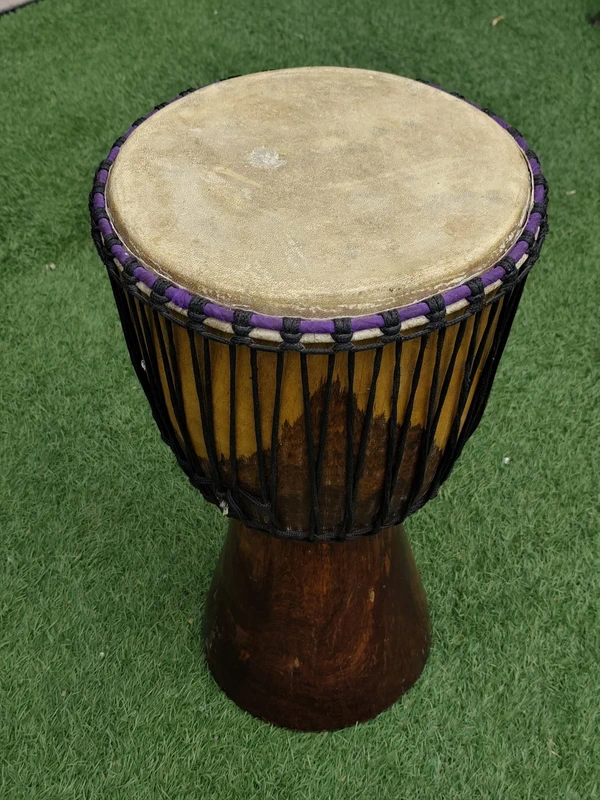 Djembé Profesional Madera Maciza Alta Densidad - 10kg - Sonido Profundo de segunda mano · Foto 1 de 10 · Girona · 270 €