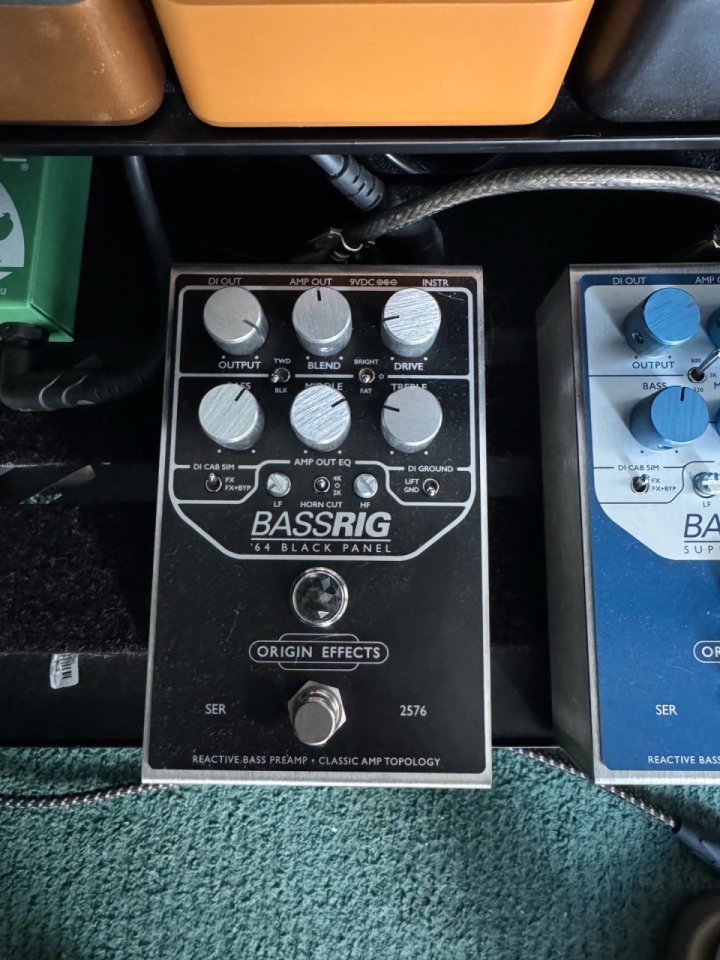 Bass rig Black Panel 64 - Origin effects de segunda mano · Foto 1 de 2 · Zaragoza · 360 €