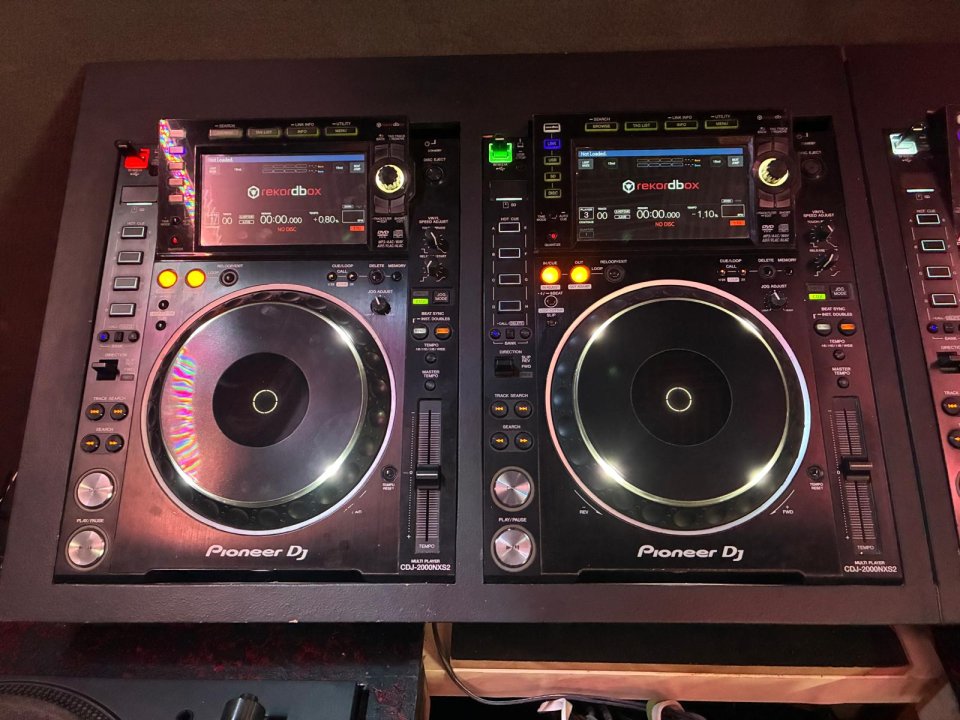 Cdj 2000nexus2 de segunda mano · Foto 1 de 2 · Barcelona · 1500 €