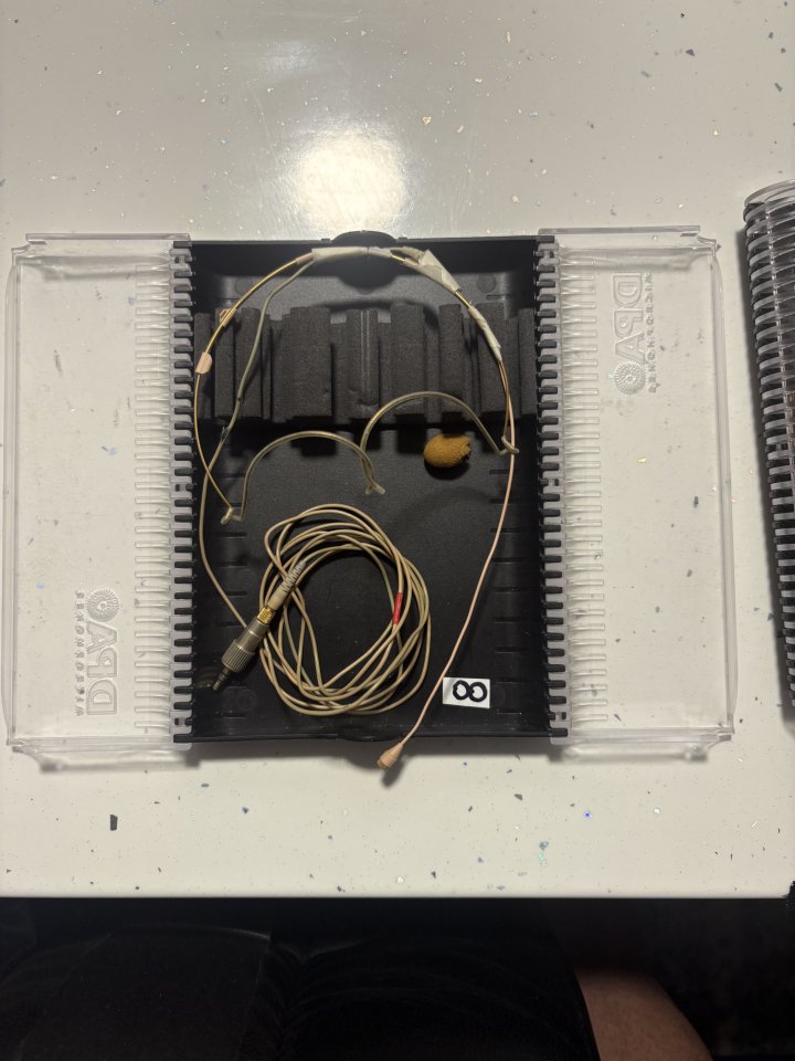 Vendo dos micrófonos de diadema Dpa 4066-F por 350€ cada una independientemente o si te llevas las dos por 600€ de segunda mano · Foto 6 de 6 · Madrid · 350 €