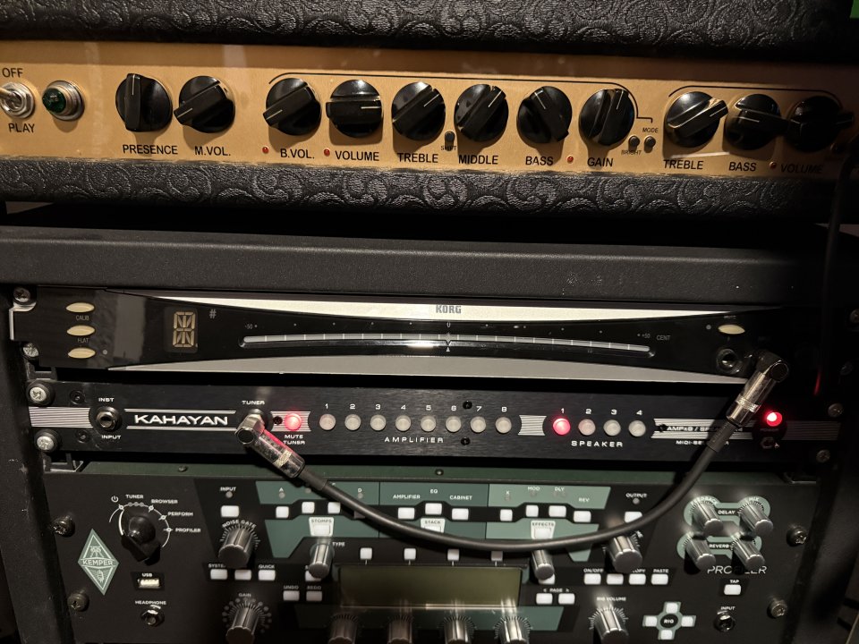 Selector de Amplificadores y Pantallas KAHAYAN 8X4 MIDI