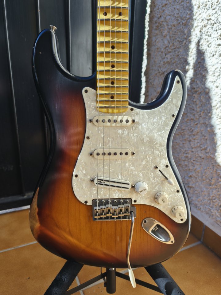 CUERPO FENDER ROAD WORN. Golpeador, puente y electrónica completa.