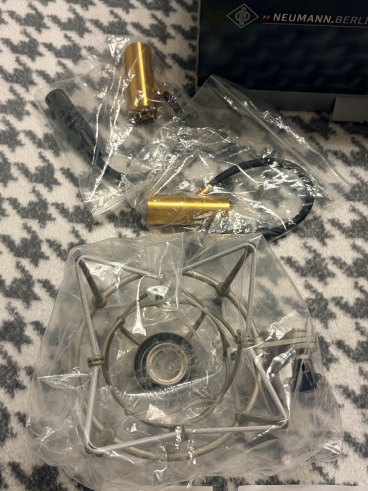 Neumann U87 Ai Original Nuevo a Estrenar + Suspensión EA87 + Caja Completa de segunda mano · Foto 5 de 6 · Barcelona · 2500 €