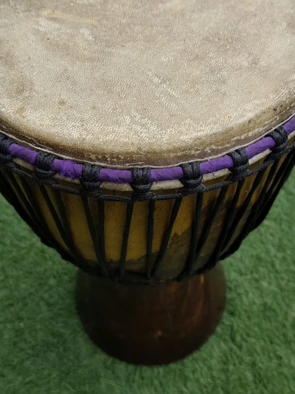 Djembé Profesional Madera Maciza Alta Densidad - 10kg - Sonido Profundo de segunda mano · Foto 2 de 10 · Girona · 270 €