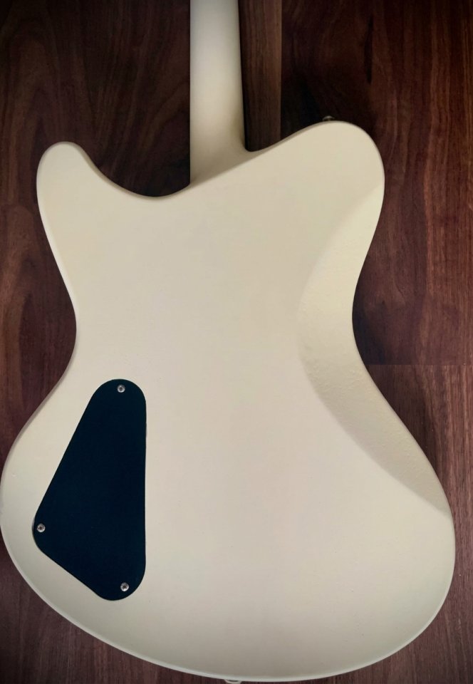 Vendo (o podría cambiar) Schecter Ultra III Ivory Pearl / MINT de segunda mano · Foto 4 de 9 · Valencia · 985 €