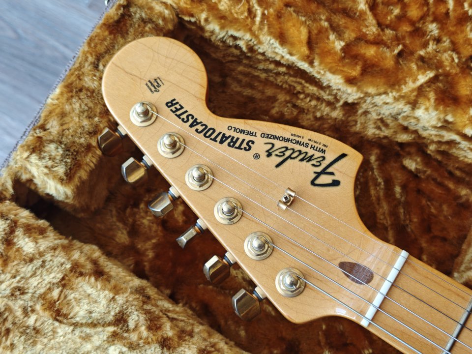 Fender Bruno Mars Signature Stratocaster 2023 - Mars Mocha