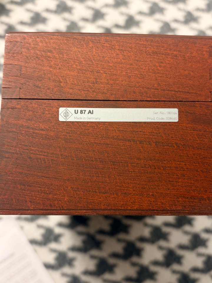 Neumann U87 Ai Original Nuevo a Estrenar + Suspensión EA87 + Caja Completa de segunda mano · Foto 6 de 6 · Barcelona · 2500 €