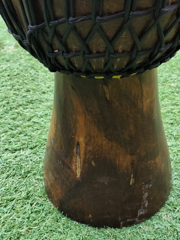 Djembé Profesional Madera Maciza Alta Densidad - 10kg - Sonido Profundo de segunda mano · Foto 3 de 10 · Girona · 270 €