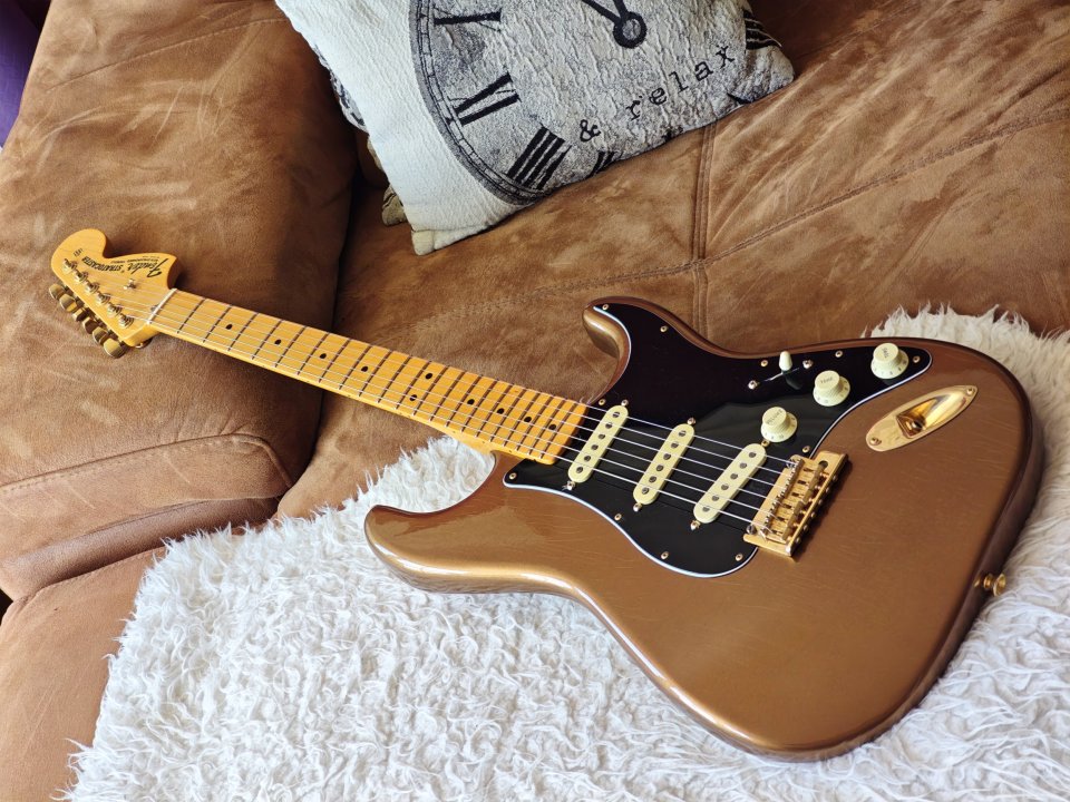 Fender Bruno Mars Signature Stratocaster 2023 - Mars Mocha