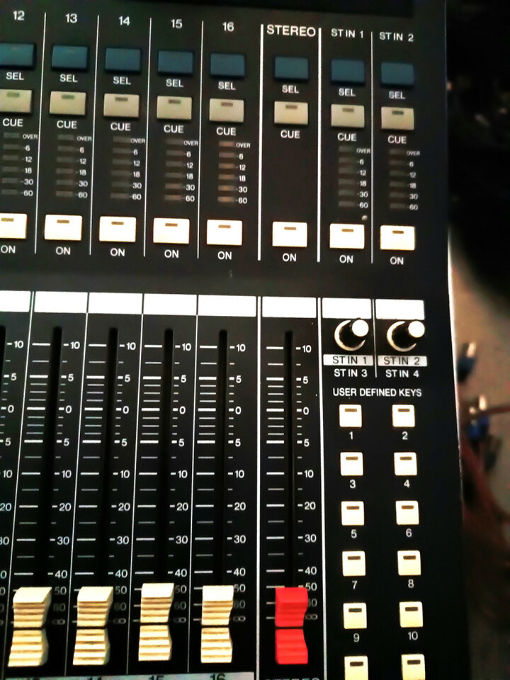 Mesa de sonido Yamaha LS-9  16 / 24 canales.