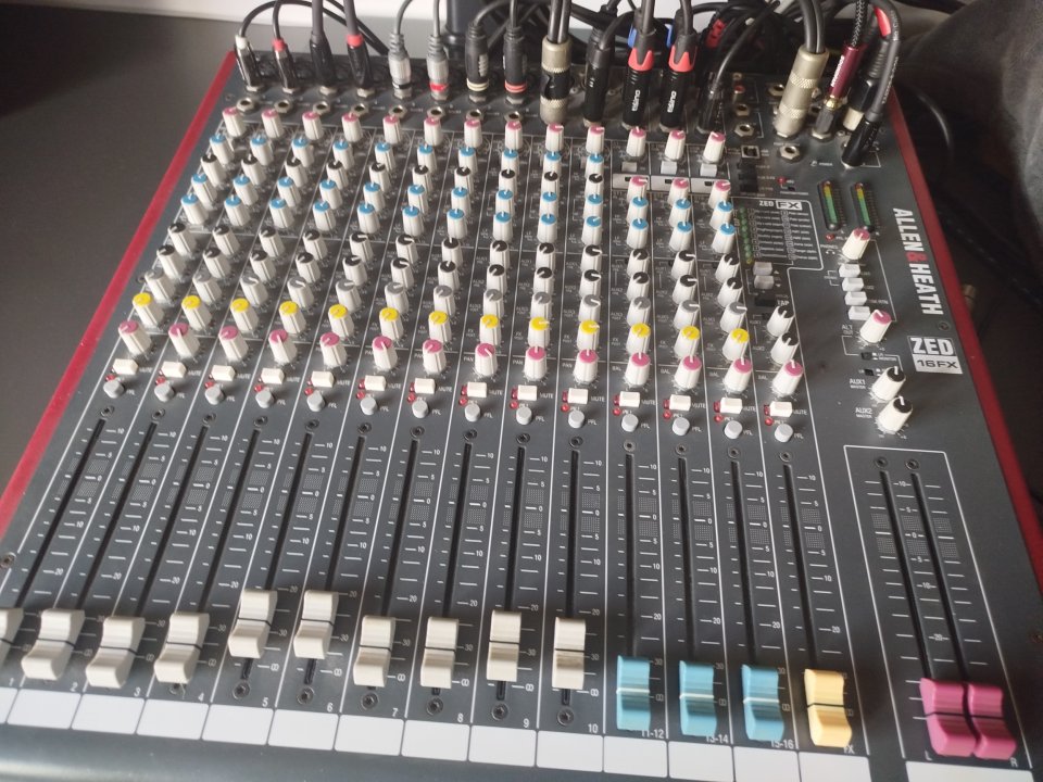 ALEN & HEATH ZED 16FX