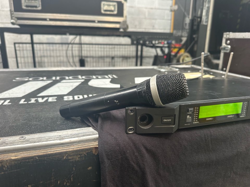 Akg Dsr 800 micro inalámbrico de segunda mano · Foto 2 de 5 · Cantabria · 1000 €