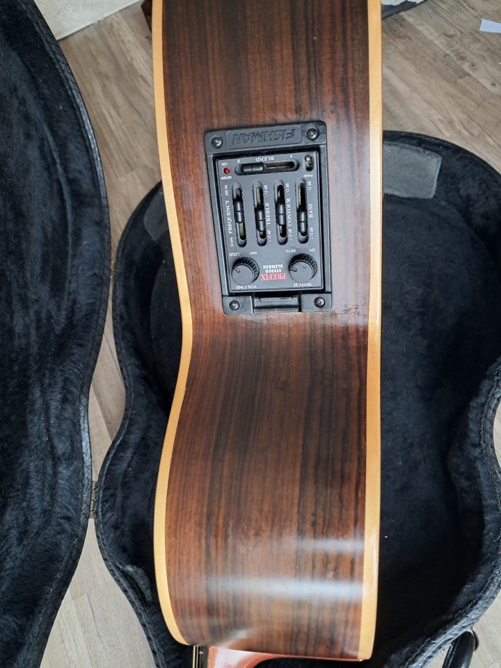 ALHAMBRA J3 Con Fishman PREFIX STEREO BLEND (2000) de segunda mano · Foto 5 de 10 · Madrid · 370 €