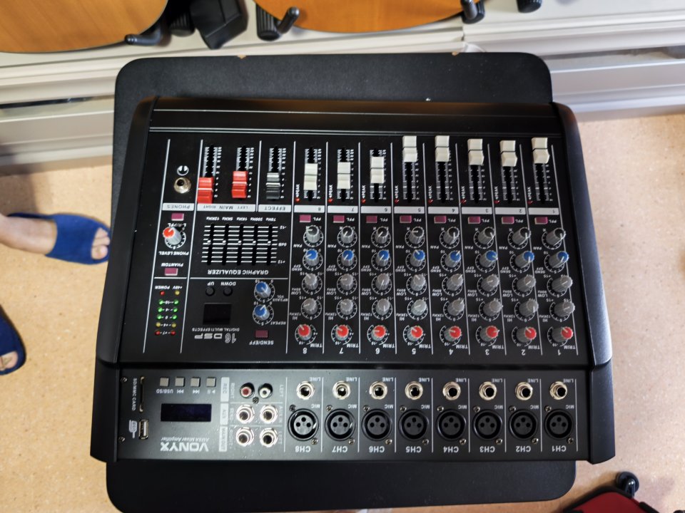 Mesa de mezclas y Bafles de segunda mano · Foto 3 de 5 · Alicante · 500 €