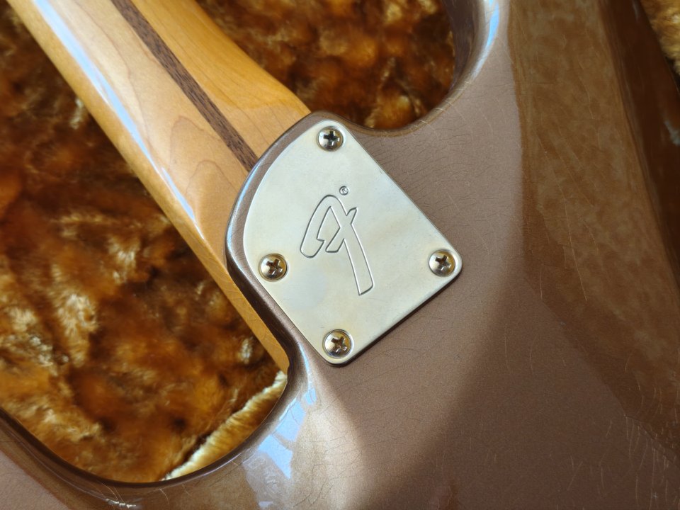 Fender Bruno Mars Signature Stratocaster 2023 - Mars Mocha