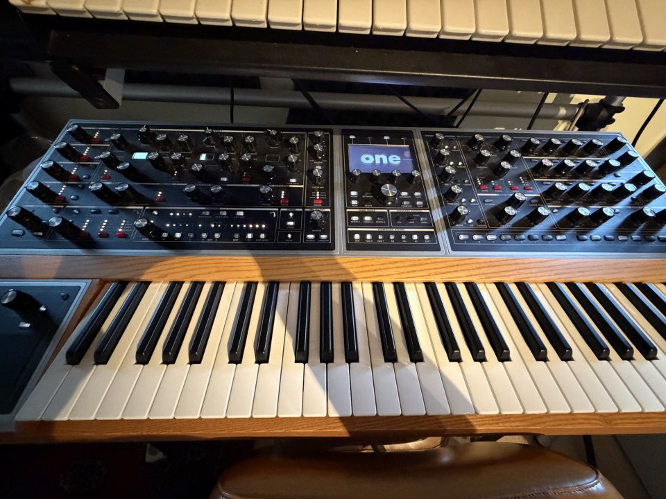 Moog One - 8 voces