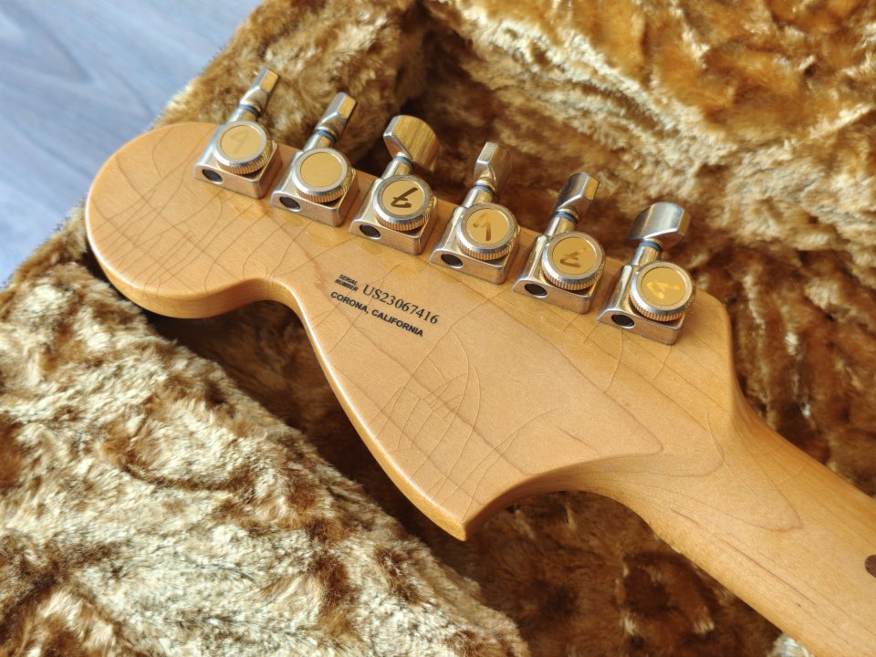 Fender Bruno Mars Signature Stratocaster 2023 - Mars Mocha