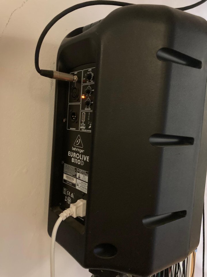 Altavoces Behringer B110D EUROLIVE de segunda mano · Foto 3 de 3 · Barcelona · 250 €