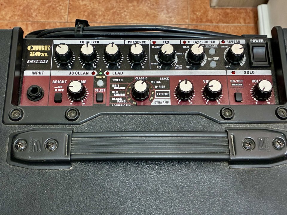 Vendo/Cambio Roland Cube 80XL con 2 Celestion V30 instalados de segunda mano · Foto 1 de 8 · Jaén · 299 €