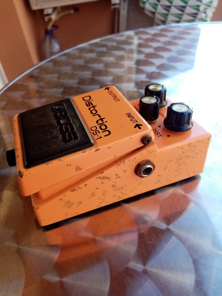 Boss DS-1 de 1993 (op-amp Toshiba TA7136AP)