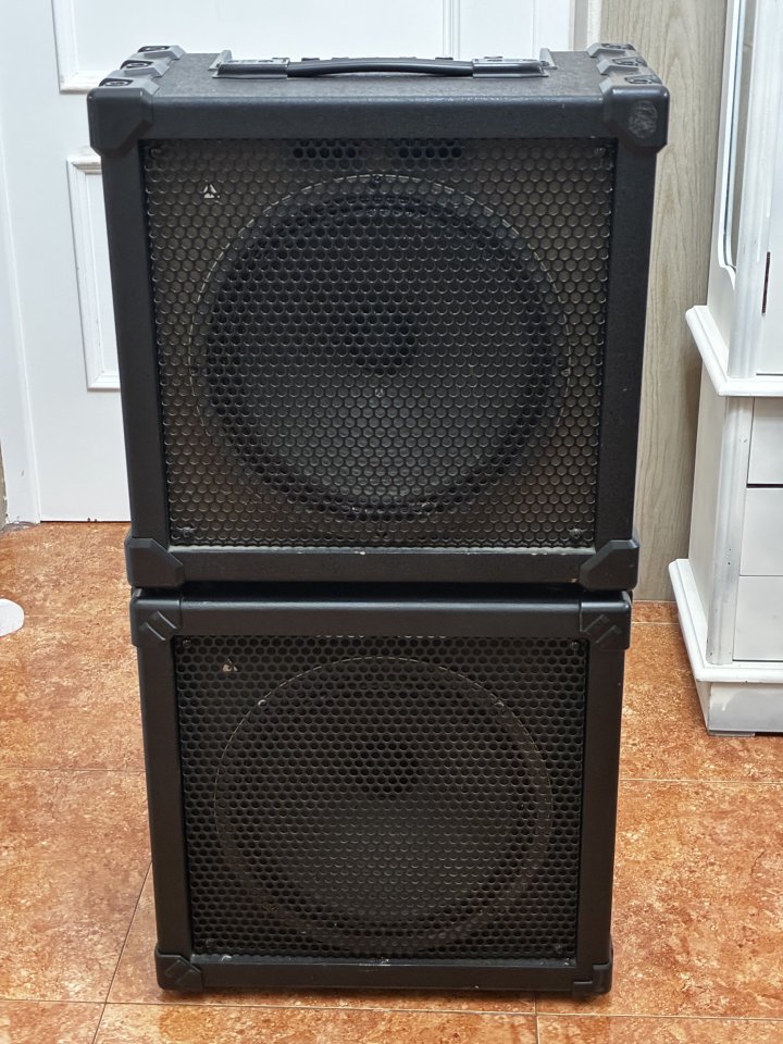 Vendo/Cambio Roland Cube 80XL con 2 Celestion V30 instalados de segunda mano · Foto 2 de 8 · Jaén · 299 €