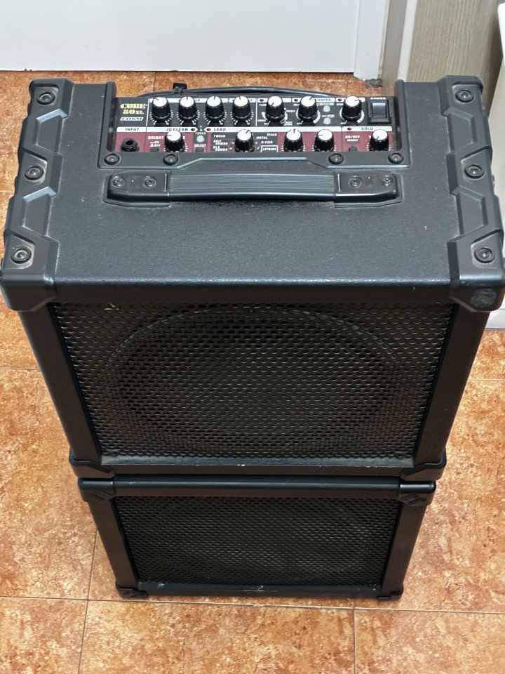Vendo/Cambio Roland Cube 80XL con 2 Celestion V30 instalados de segunda mano · Foto 3 de 8 · Jaén · 299 €