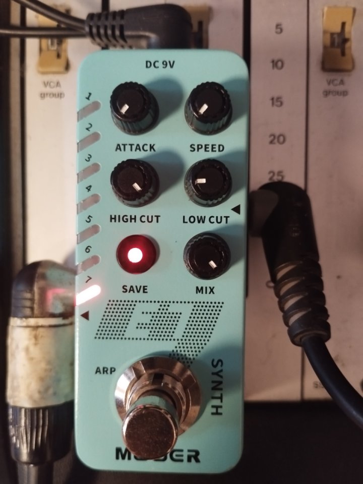 Pedal sintetizador Mooer E7 synth de segunda mano · Barcelona · 65 €