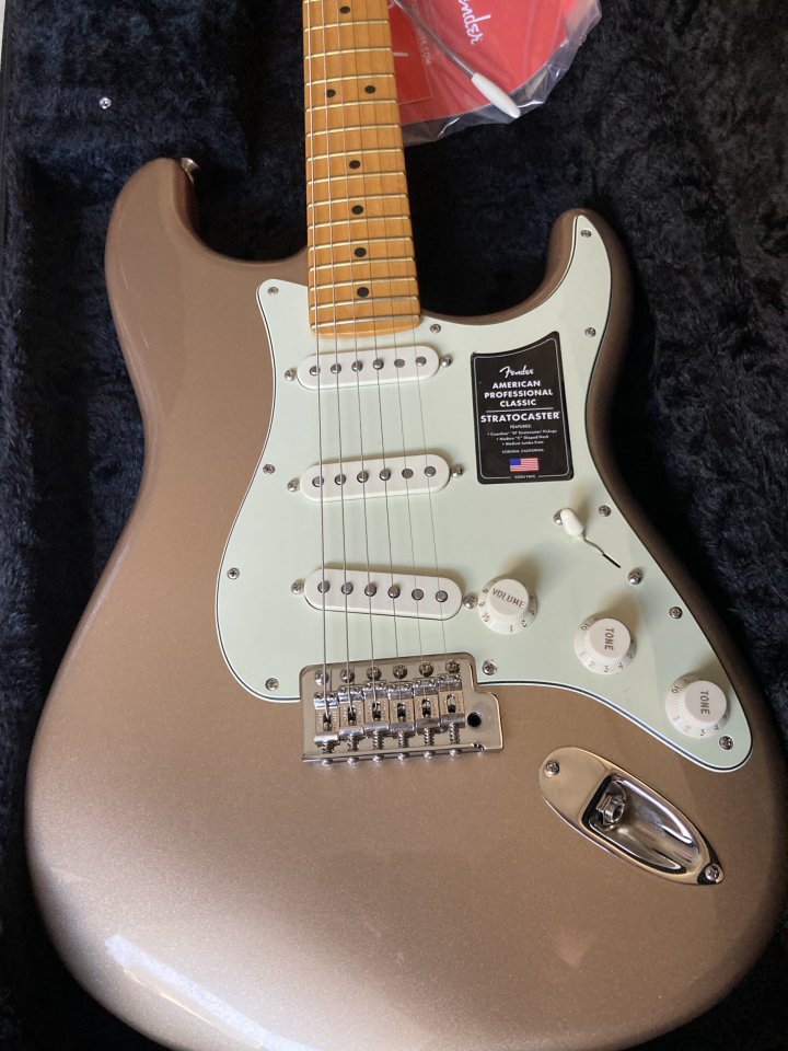 Fender American Pro Classic de segunda mano · Foto 4 de 10 · Valencia · 1250 €