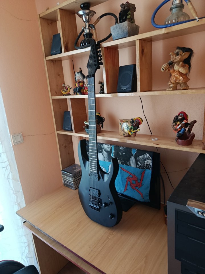 Solar Guitars A1.6FR SVART+(acepto cambios) de segunda mano · Foto 1 de 8 · Madrid · 800 €