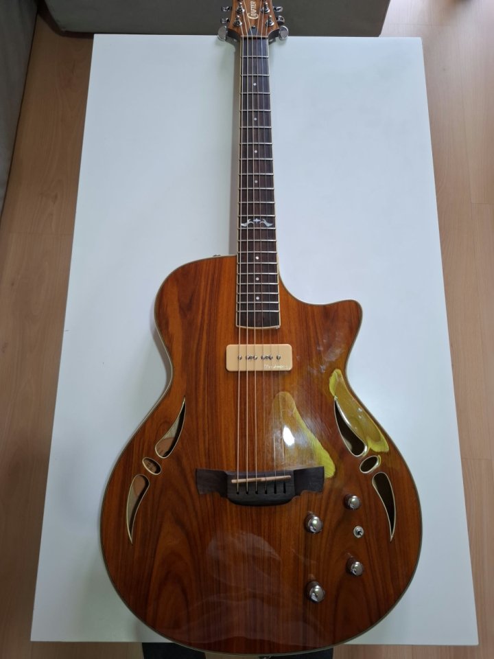 Crafter SAT-ARW guitarra semiacústica con piezo de segunda mano · Foto 2 de 7 · Asturias · 385 €