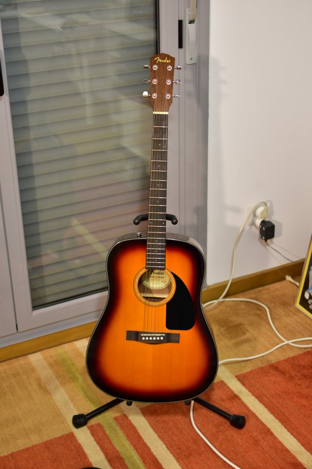 Fender acústica CD60 sunburst + funda