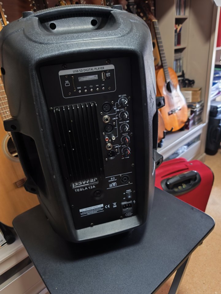 Mesa de mezclas y Bafles de segunda mano · Foto 4 de 5 · Alicante · 500 €
