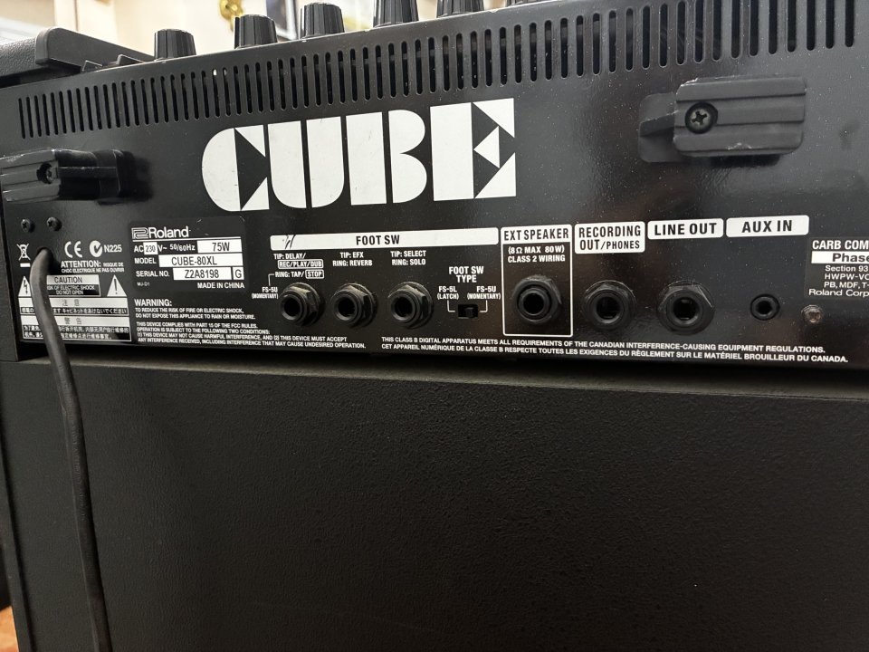 Vendo/Cambio Roland Cube 80XL con 2 Celestion V30 instalados de segunda mano · Foto 5 de 8 · Jaén · 299 €